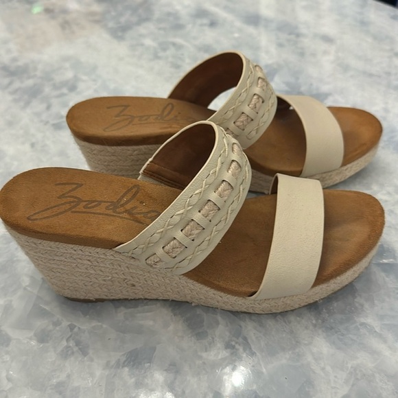 Zodiac Espadrille Cushioned Double Strap Wedge Slip on Sandals Beige Sand Size 9 - Picture 1 of 9